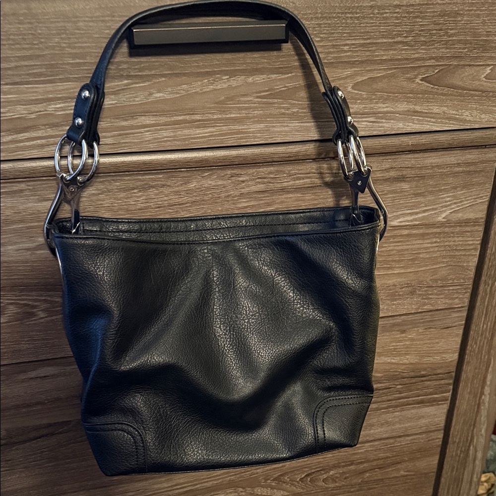 Chic Black Leather Shoulder Bag